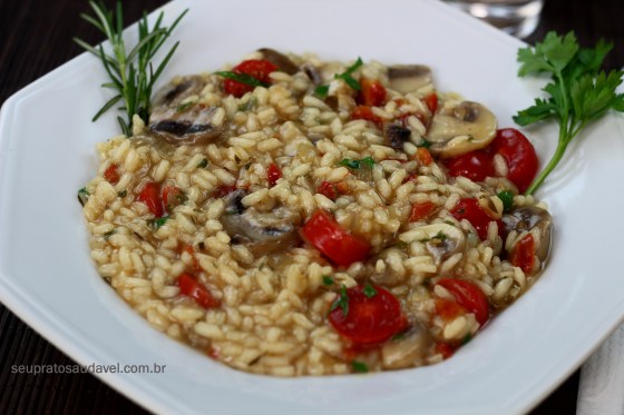Risoto de cogumelo com tomate seco