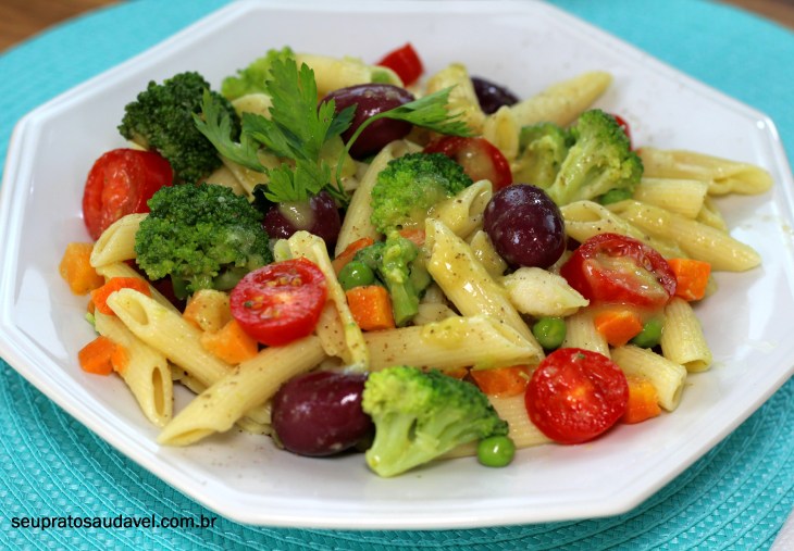 SALADA DE MACARRÃO E PEPINAGRETE 3