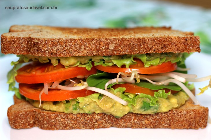 sanduíche de abacate e feijão 3