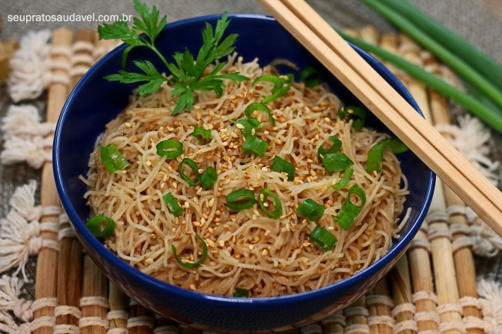 BIFUM COM MOLHO AMENDOIM1